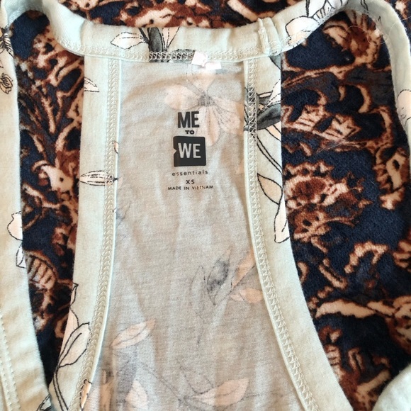 Cute crop top - Picture 2 of 3